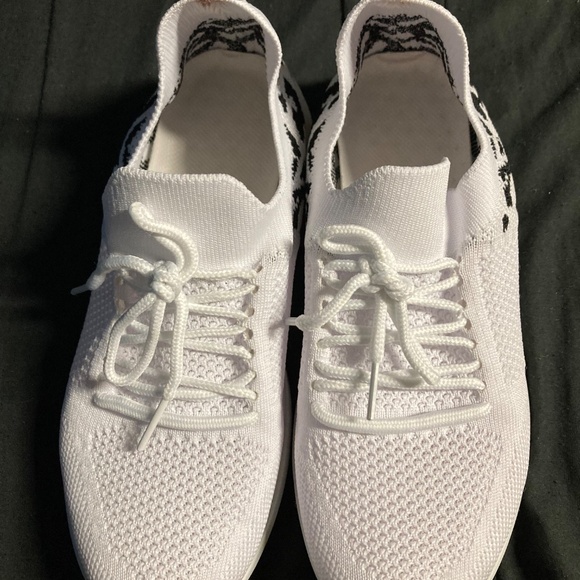 White Leopard Print Sneakers | Women’s Size 6.5 - Picture 4 of 10